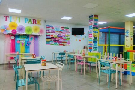 Parque de bolas y cafetería en Santomera - Instalaciones y Terraza - Tivi Park 13